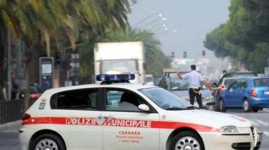 Una pattuglia di vigili urbani