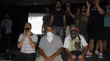 Due momenti della protesta dell’altra sera a Cascina