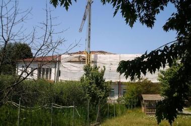 I lavori alle primarie di Marlia e (a destra) di Lammari 