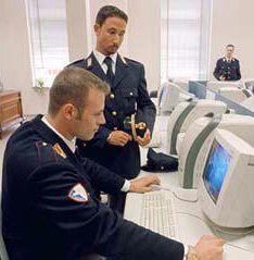 Polizia postale al lavoro: sono stati gli agenti a individuare lautore delle offese su Internet 