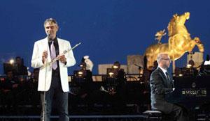 Bocelli, Zucchero e Carreras sul palco al teatro del Silenzio