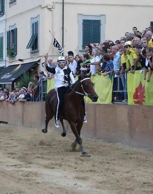 Una fase dello scorso palio 