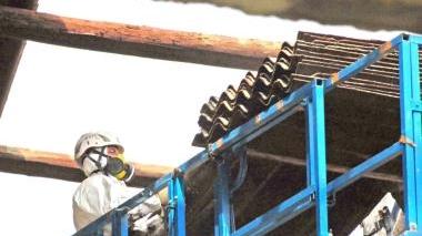 Lavori per bonificare le coperture di eternit