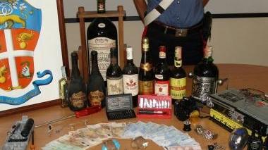 Droga, soldi e refurtiva sequestrati dai carabinieri ai due albanesi