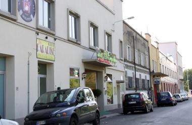 La sede del locale che ospitava gli spettacoli di lap dance in via Torquato Tasso 