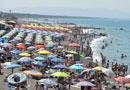 Vola un ombrellone, ferita una donna di 82 anni