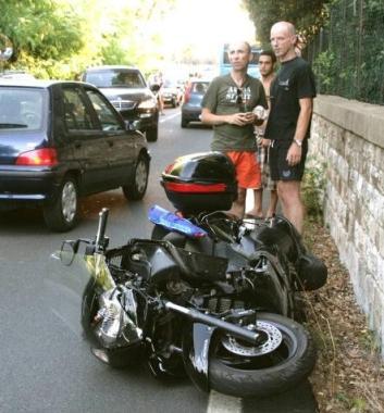 La moto coinvolta nell’incidente sulla vecchia Aurelia