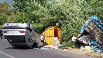L’auto ribaltata in viale della Repubblica