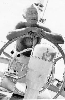<b>VESTIVAMO ALLA MARINARA.</b> Gianni Agnelli in barca 