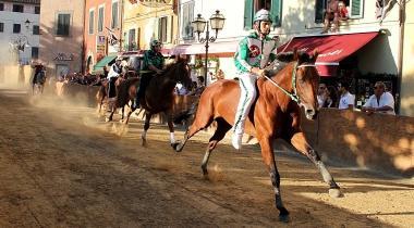 Un momento del palio che si &egrave; corso ieri pomeriggio a Bientina 