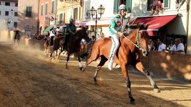 Un momento del palio che si è corso ieri pomeriggio a Bientina