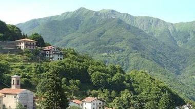 In alto a sinistra il vescovo Bianchi Sopra Pianosinatico