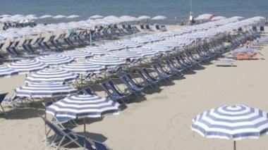 Al mare gratis sul litorale pisano, domani la protesta contro l'Ue