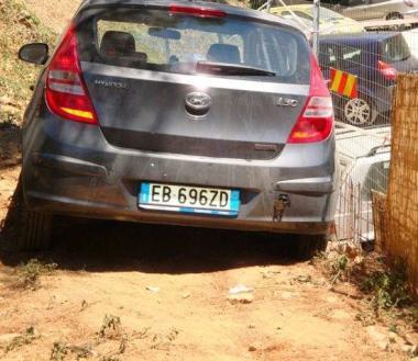 Fuoristrada nel parcheggio