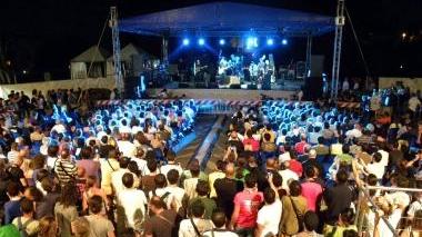 La serata finale del Blues nel cortile di Villa Scornio