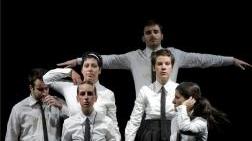 Boccacce, rumori e versacci per un Don Giovanni eseguito senza strumenti