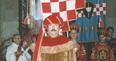 Corsino Corsini, dirigente negli anni dei trionfi del Cervo Bianco, qui in costume per il corteggio storico 