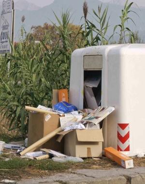 Spariranno i cassonetti per la raccolta della carta   