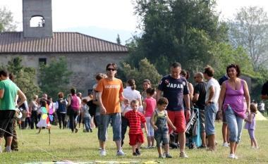 Visitatori a Cascine in Festa nel parco di Tavola    