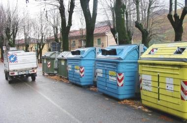 Nuova isola ecologica in piazza Bartolini a Montepiano   
