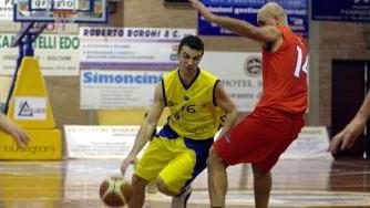 Un’azione d’attacco di Gianluca Ragionieri nel corso di un derby giocato contro l’Use Consorzio Etruria