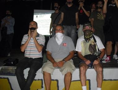 La protesta dei giovani in piazza dei Caduti   