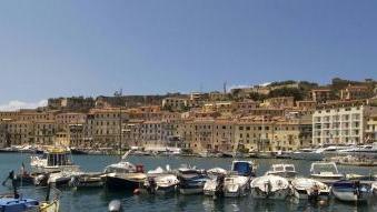 L’approdo turistico della darsena medicea di Portoferraio gestito dalla Cosimo De’ Medici