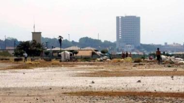 <b>LA ZONA.</b> L’area in cui sorgerà il porto turistico In alto a destra, l’assessore Sara Vatteroni dell’Idv