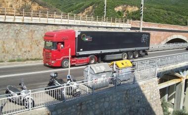 <strong>ORE 16.44</strong> Camion verso nord il divieto va a farsi benedire