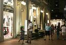 Saldi: qualcosa si muove grazie allo shopping di sera