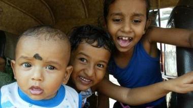 Un gruppo di bambini dello Sri Lanka