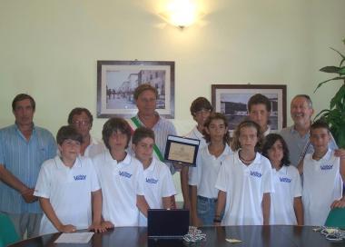 Benedetti con una delle squadre premiate 