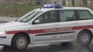 Guida ubriaco, non dà la precedenza e causa un incidente
