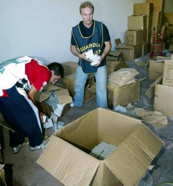 A due passi da Pontedera la fabbrica dei falsi