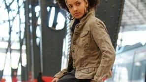 Esperanza Spalding con il suo contrabbasso