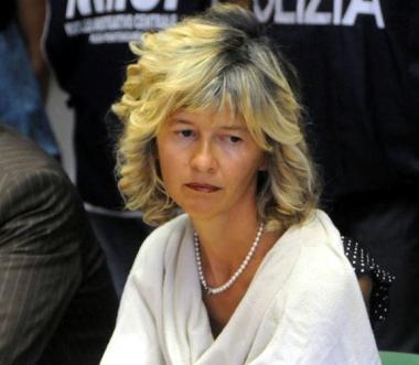 Il pm Rossella Soffio; a destra il carcere di Massa 