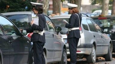 Controlli dei vigili per strada
