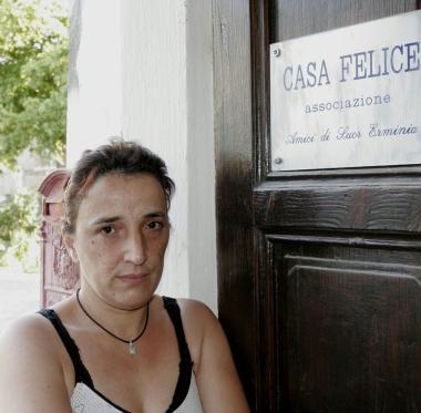 Paola Tricoli in affitto a Casa Felice    