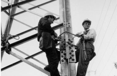 Operai Enel al lavoro   