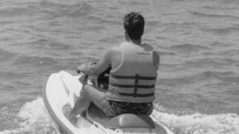 <b>MULTA. </b>A destra una moto d’acqua Sopra, il catamarano scuffiato