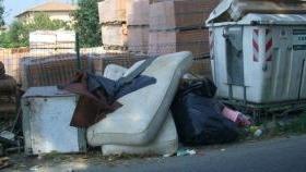Due delle aree trasformate in discarica abusiva di materiali ingombranti