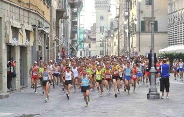 Un momento della Pistoia Abetone gara in cui i podisti dellAtletica Vinci hanno ottenuto ottimi risultati 
