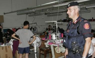 Un momento dei controlli in via Donizetti 