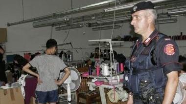 Un momento dei controlli in via Donizetti