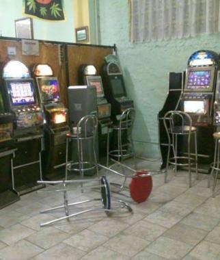 La sala giochi di Querceta dove &egrave; avvenuta laggressione al titolare 