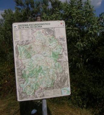 <b>IL PERCORSO </b>A destra linizio della strada accanto lingresso del bosco 