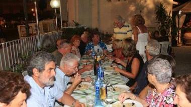 Si butta da un balcone donna in gravi condizioni
