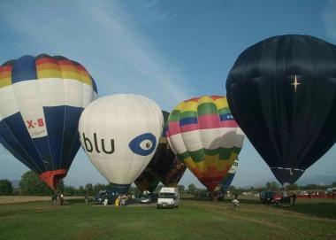Le colline viste in volo a bordo della mongolfiera