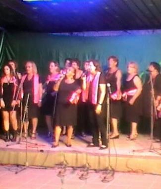 Il coro femminile Oltre il canto della associazione Lacqua in gabbia 