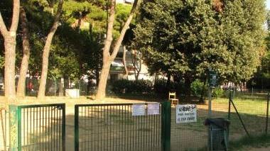 Il recinto per cani in via Lorenzini
